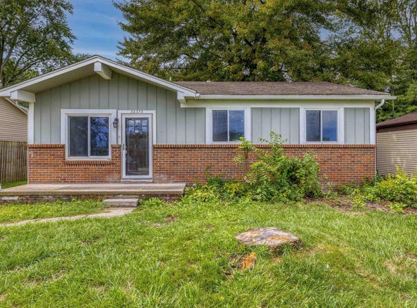 38373 Cherry Ln, Harrison Twp, MI 48045
