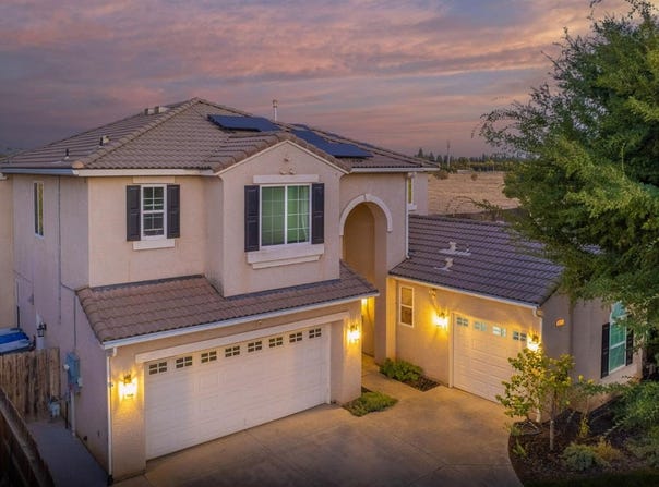 1051 N Coventry Avenue, Clovis, CA 93611
