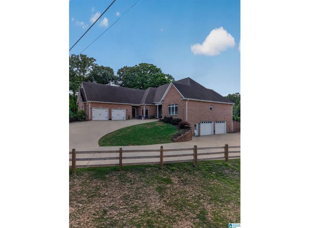 926 DEBLYN CIRCLE, MOODY, AL 35004