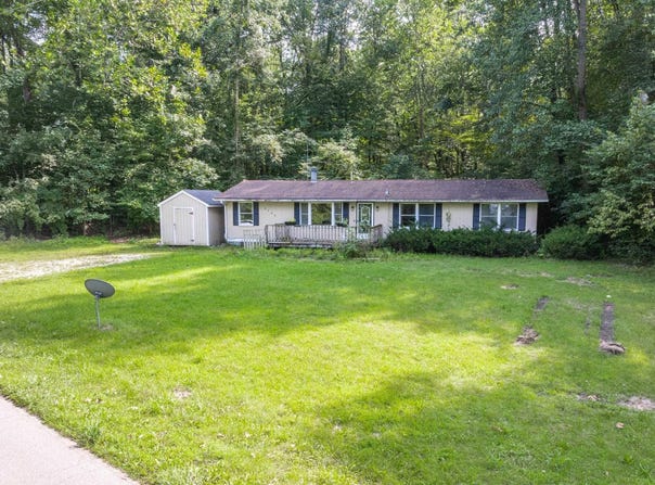 6735 E S Barbee Drive, Pierceton, IN 46562-9197