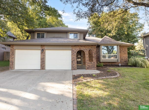 910 Wolf Lane, Bellevue, NE 68005