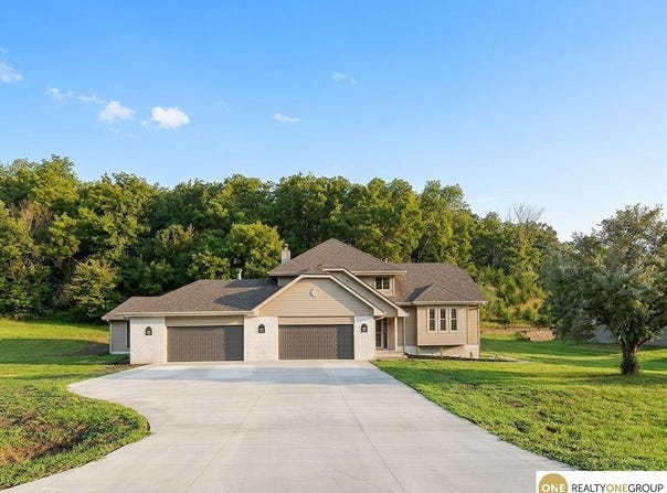 22934 Linden Road, Crescent, IA 51526