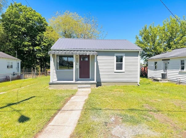 218 SAUNDERS AVE., BECKLEY, WV 25801