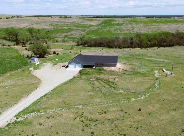 716 Road 900, Red Cloud, NE 68970