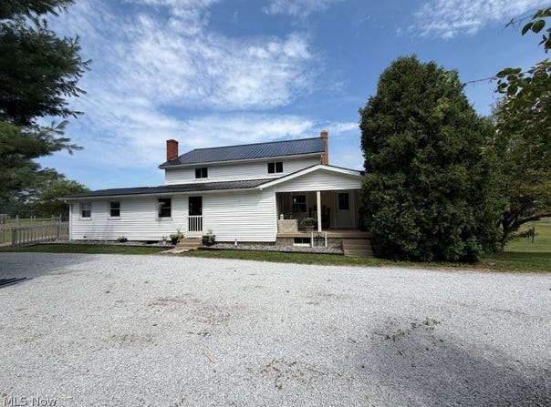 8869 Fredericksburg Road, Fredericksburg, OH 44627