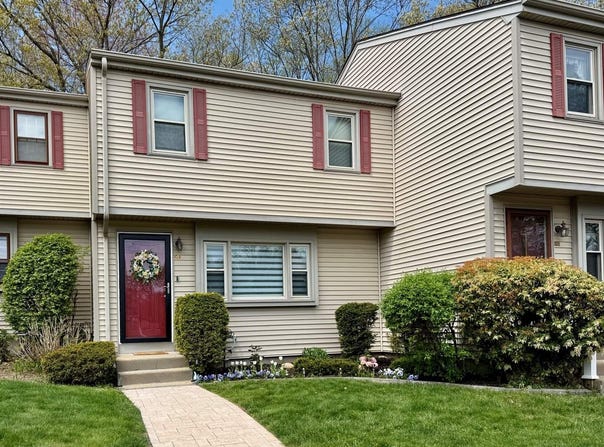 152 E Bacon St, Plainville, MA 02762