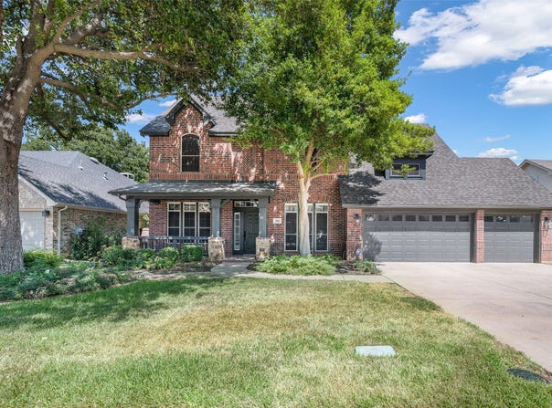 2710 Cobblestone Drive, Grapevine, TX 76051