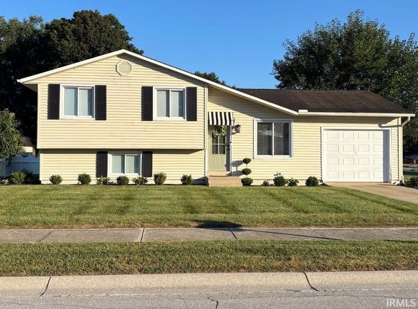 2718 Hampton Road, Mishawaka, IN 46544-6129