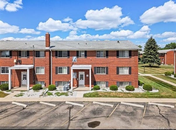 8140 Crestview Drive, Sterling Heights, MI 48312
