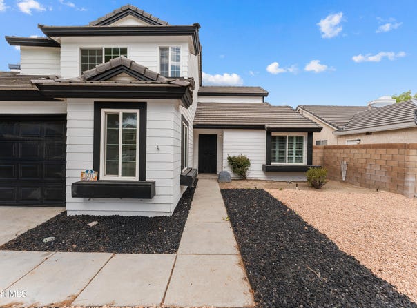 3231 W Ave J 3, Lancaster, CA 93536