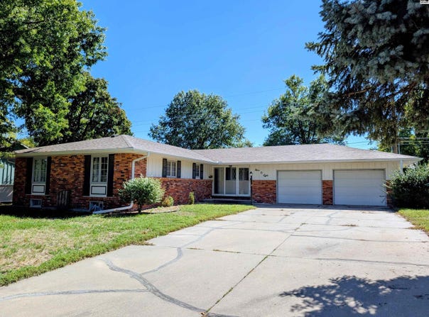 908 Countryside Dr, McPherson, KS 67460