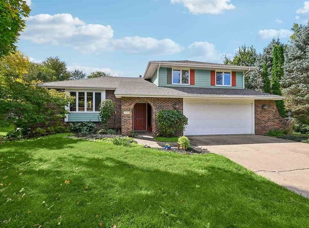 2129 Slagle Cir, IowaCity, IA 52246