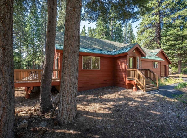 11967 Snowpeak Way, Truckee, CA 96161