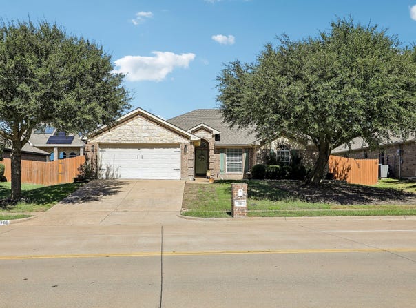 705 Mcalpin Road, Midlothian, TX 76065