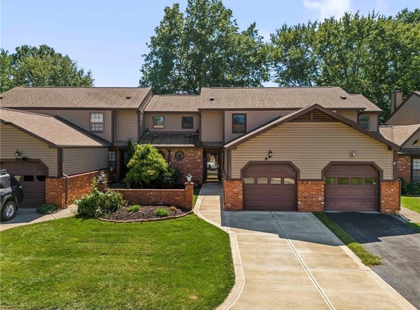 1107 Valleyview Dr, Cecil, PA 15055