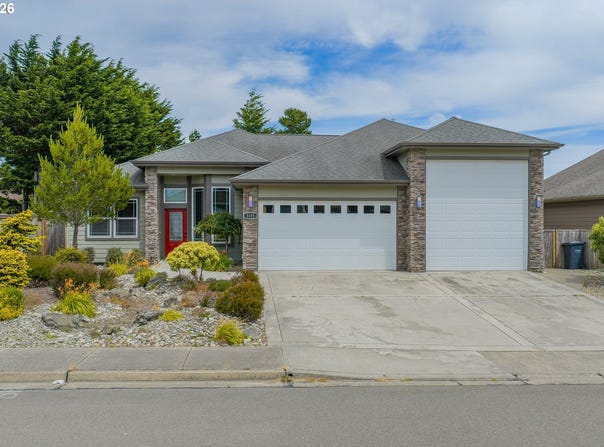 2195 GARFIELD St, NorthBend, OR 97459