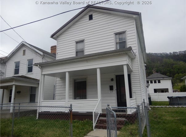 145 6th Avenue, Montgomery, WV 25136