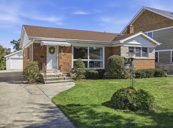 455 N Maple Avenue, Elmhurst, IL 60126