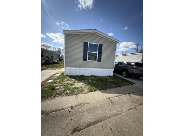 833 E Duke St, Vermillion, SD 57069