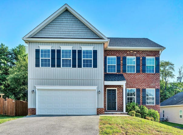 2049 Lawson Ln, Vinton, VA 24179