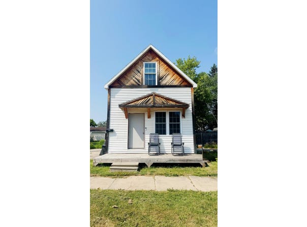 1003 Adams Ave, Sault Ste Marie, MI 49783