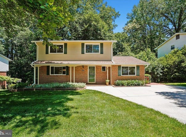 4945 GAINSBOROUGH DR, FAIRFAX, VA 22032