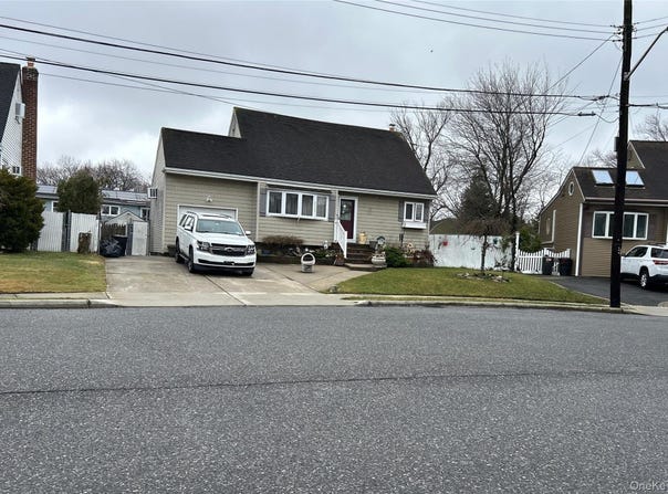 34 Karen Street, West Babylon, NY 11704