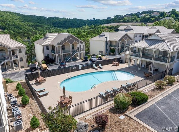 135 Upper Emerald Bay Circle, Hollister, MO 65672