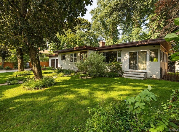 206 Cliff Road W, Wading River, NY 11792