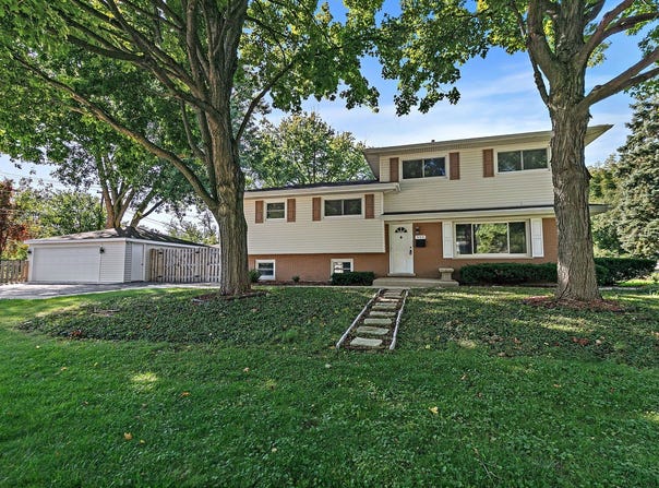 555 Lowden Avenue, Glen Ellyn, IL 60137