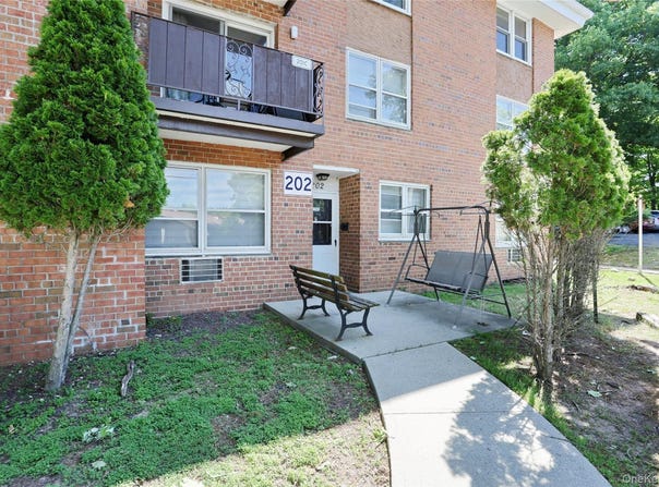 202 Kearsing Parkway, Monsey, NY 10952