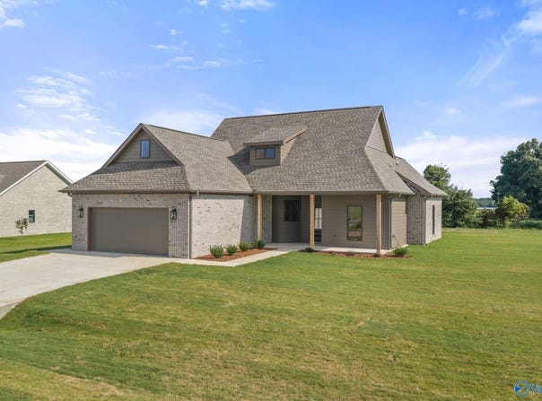 220 Spry Way, Killen, AL 35645