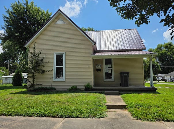 909 E Vincennes Street, Linton, IN 47441