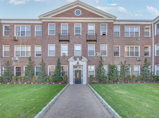 819 Broadway, Woodmere, NY 11598