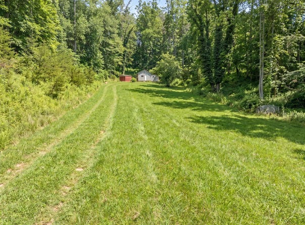 533 COOPERS COVE RD, Hardy, VA 24101
