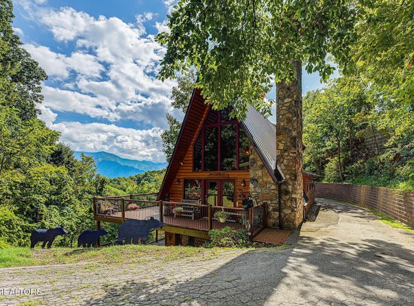 1404 S Baden Drive, Gatlinburg, TN 37738