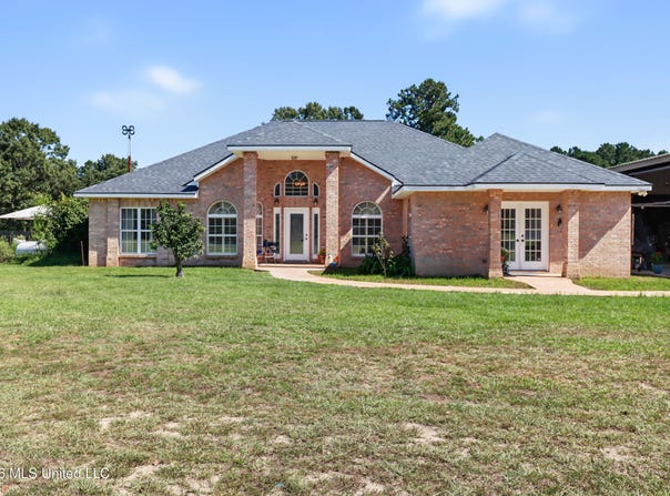 88 W Virgil Lewis Road, Carriere, MS 39426