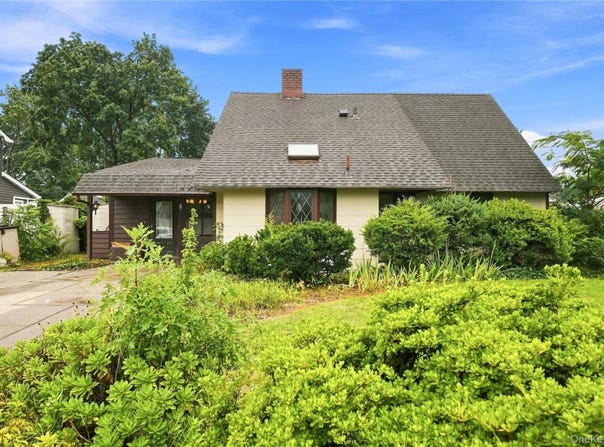 75 Weaving Lane, Wantagh, NY 11793