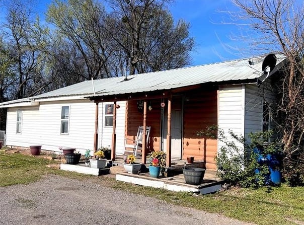 31 W 8th Street, Kiowa, OK 74553