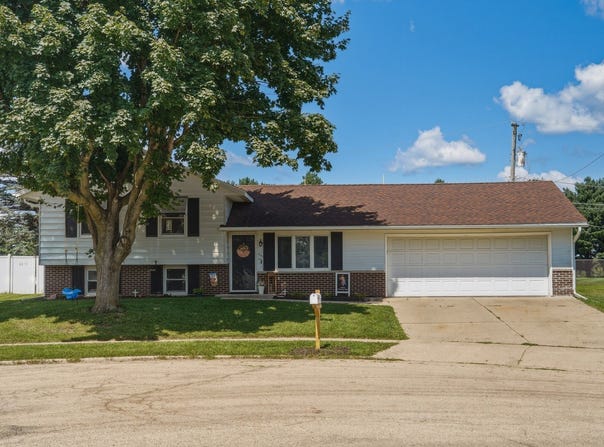 601 High Street, Dixon, IL 61021