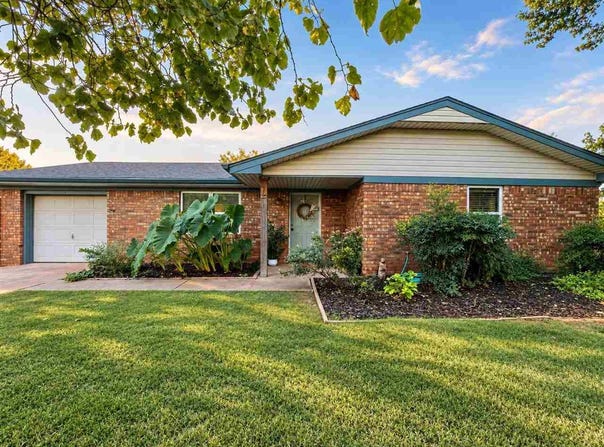 111 Sunny Ln, Elgin, OK 73538