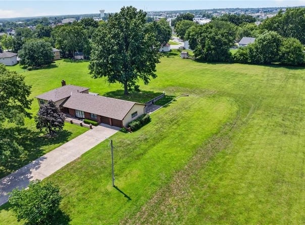 16904 Kentucky Road, Belton, MO 64012