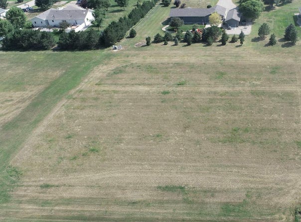 24 Meadow St, Pierre, SD 57501