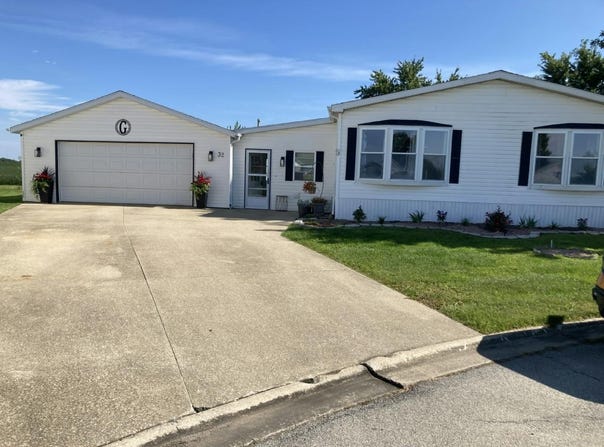 32 NORWAY DR, Manteno, IL 60950