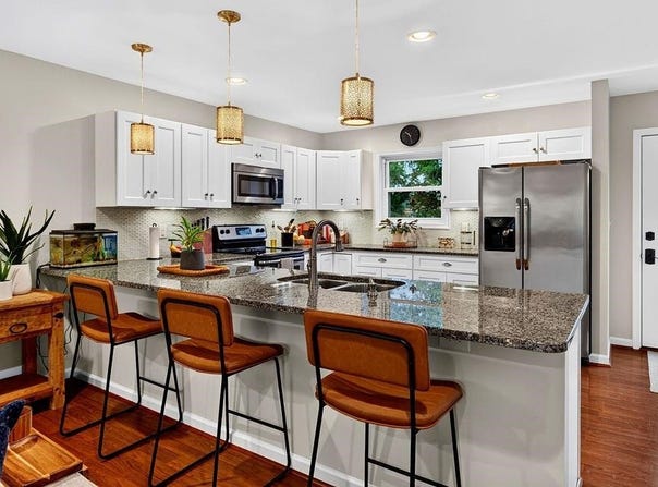 26 LAKE AVE, STAUNTON, VA 24401