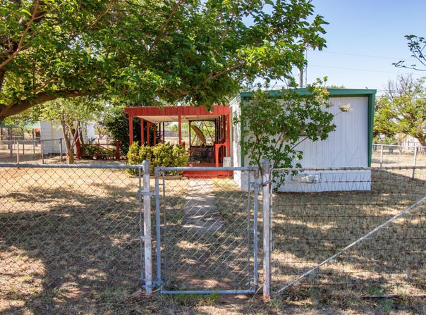 201 Janny Drive, Howardwick, TX 79226
