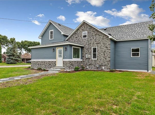 515 Benzel Avenue SW, Madelia, MN 56062