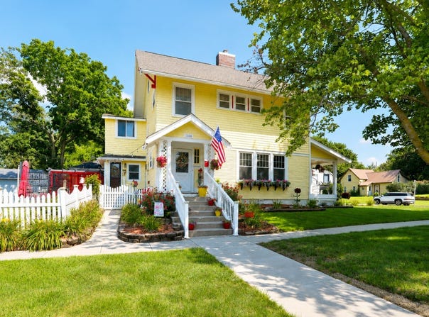 1324 Dewey Avenue, Perry, IA 50220