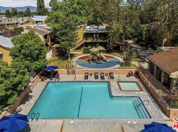 18350 Hatteras St, Tarzana, CA 91356