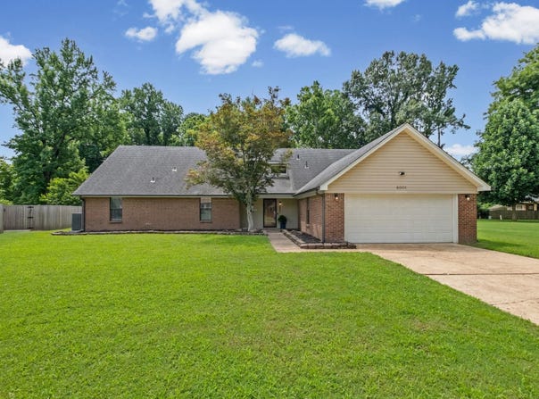 8001 CLAREDALE Dr, Bartlett, TN 38133